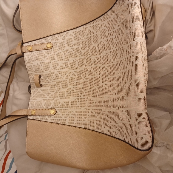 Elegant Beige Designer Tote Bag - Picture 1 of 5